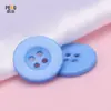 Botones de Cuatro Agujeros Personalizados con Logo Láser, de Colores, con Borde Ancho para Suéteres y Abrigos Largos, Botones de Cuatro Agujeros Cosidos a Mano, Botones Redondos de Resina para Manualidades (DIY)