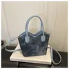 Exquisito y moderno bolso de cubo de mano, nuevo bolso cruzado versátil de moda 2026 para mujer, bolso tote pequeño de alta gama para salir