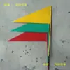 Pequeño letrero con logo de bandera de hierro marcador bandera de hierro triangular bandera de entrenamiento para lanzar distancia arena roja