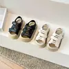 Nuevas Sandalias para Niñas 2026 Verano Nuevas Transpirables Casual Sandalias Infantiles Versátiles Cómodas Zapatos de Playa para Niños