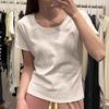 Camiseta de Manga Corta Hombro Derecho Off-White para Mujer 2025 Nuevo U Cuello Redondo Color Puro Efecto Adelgazante Cubre Cintura Top Americano Ajustado
