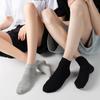 Processamento e Personalização de Meias Finas de Algodão Masculinas e Femininas com Meias Curtas Costuradas à Mão com Ponto de Olho em Estoque para Personalização de Acordo com Desenhos