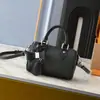 Bolsa de Hombro con Lazo Tricolor Blanco y Negro Nueva Colección de Primavera Temprana Marca Compartida Murakami Takashi Bolso Tipo Almohada Versátil para el Día a Día