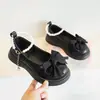 Sapatos de Couro para Meninas Sapatos de Princesa Verão Respiráveis Sola Macia 2026 Primavera Novo Estilo Laço Strass Menina Pequena Sapatos Individuais Infantis