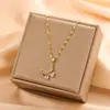 Collar de acero de titanio que no se decolora para mujer, cadena para clavícula de verano de alta gama, lujo ligero, nicho, versátil, simple, joyería chapada en oro de 18k