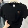 Camiseta Feminina Slim Fit Manga Curta 180g Transfronteiriça - Azul Marinho Casual Gola Redonda com Letras Marrons '32'