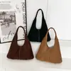 Bolso tote retro de gamuza de gran capacidad para mujer, adecuado para uso casual, para ir al trabajo y con estilo versátil, un bolso de hombro o de axila chic