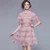 Elegante vestido rosa fresco y dulce 2022 verano nuevo encaje cosido con volantes cuello de muñeca vestido de diamantes