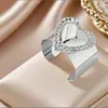 Conjunto de Joyería Personalizado Transfronterizo Temperamento Amor Moda Lujo Ligero Retro Geométrico Versátil Metal Pendientes Joyería de Mano Collar