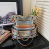 Bolso Cubo Tejido con Rayas Arcoíris 2026 Nuevo Diseño con Cierre de Cordón Bolso de Hombro para Viajes y Trayectos Bolso de Mano de Gran Capacidad