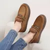 Sapatos de inverno quentes para mãe, novos, com pelúcia extra, mais grossos, estilo mocassim, sola macia, antiderrapante, fácil de calçar, moda versátil, sapatos de algodão para mulheres