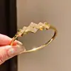 Pulsera de Rombo con Circonita Cúbica Chapada en Oro Real de 18k Estilo Lujo Ligero Cadena de Mano Personalidad Transfronteriza Retro Cadena de Mano para la Muñeca Joyería de Mano de Gama Alta Nicho