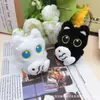 Novo Pingente de Bolsa de Casal Gato Preto de Pelúcia Olhos Grandes Segurando Peixe Boneca Super Fofa Chaveiro Pingente de Mochila Venda por Atacado