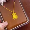 Joyería Chapada en Oro de Latón Colgante Brillante de Oso Polar Cola de Pavo Real CNC Accesorio DIY Colgante de Cadena para Clavícula
