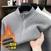 Suéter de malha masculino com zíper parcial e gola alta, forrado com fleece e espessado para aquecimento, estilo casual, adequado para outono e inverno, projetado para homens de meia-idade e idosos