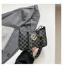 Bolsa Meia-Lua Está na Moda Este Ano. 2025 Nova Bolsa de Axila de Nicho, Bolsa de Ombro Elegante e Personalizada, Bolsa Transversal com Estampa de Letras