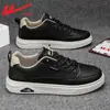 Tênis branco masculino Huili, nova coleção outono 2026, cabedal em couro, estilo slip-on, tênis casuais versáteis de cano baixo