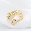 Anel de moda europeu e americano inovador, anel simples que abraça as mãos, estilo temperamento, pulseira requintada e personalizada para meninas.