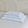 Almofada Elegante Verde 100% Algodão Dupla Face Tridimensional Ultrassuave, Almofada Baixa para Suporte do Pescoço e Auxílio ao Sono, Núcleo de Almofada Baixo Macio Único para Uso Doméstico