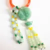 Colgante para coche lingote de jade verde de gran venta con cuentas de vidrio palillos dobles colgante de la suerte para coche jade de seguridad suministros para coche