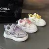 Zapatos de Lona para Niñas 2025 Nuevos Zapatillas Versátiles de Primavera y Otoño para Niños Zapatos Blancos para Niñas Zapatos Casuales de Moda con Lazo