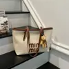 Nova Bolsa Estilosa de Axila para Mulheres Mori Fofa Versátil Bolsa de Compras Bolsa de Ombro Único para Mulheres Moda de Nicho Bolsa Tote de Mão