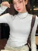 Camiseta base para mujer de otoño e invierno con diseño de hombro recto, hecha de terciopelo alemán, con cuello semi-alto, diseño único, ajuste ceñido plisado, manga larga