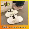 Chinelos de Algodão para Casa Estilo Fada com Laço de Fita Outono/Inverno 2025 Novos Chinelos Peludos Antiderrapantes Quentes com Uma Tira para Mulheres
