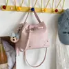 Exquisito Bolso Cubo con Remaches Texturizados para Mujer, Nuevo Modelo 2026, Diseño de Nicho de Alta Gama, Bolso de Mano Único, Bolso Cruzado para Viajes Diarios