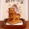 Esculturas em madeira de cipreste, figuras de desenhos animados: Enfeites de mesa, artesanato no atacado de Doraemon, Ultraman, Mickey, Snoopy