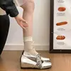 Sapatos baixos de couro bordados requintados e elegantes, sapatos de salto alto estilo francês com bico redondo, modelo Mary Jane de bailarina, novo verão 2026