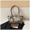 Bolso Retro de Gran Capacidad Transfronterizo para Mujer Nuevo 2026 Bolso de Hombro Único de Alta Gama Bolso Tote Trendy para el Viaje Diario de la Mujer