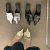 Mules cerradas de metal estilo francés para mujer, nuevos mules y sandalias de tacón de aguja sin cordones para la primavera-verano 2026
