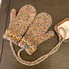 Luvas de Lã Tricotadas em Cores Misturadas com Design de Feijão Estilo Coreano para Mulheres, Espessadas para o Inverno para Aquecimento e Proteção contra o Frio, Adequadas para Estudantes, Podem Ser Usadas no Pescoço