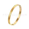 Pulseira de Aço Titânio com Fivela Nova Europeia e Americana da Amazon para Mulheres Moda Galvanoplastia de Ouro Real Não Desbota Estilo Quente de Celebridade da Internet Venda por Atacado