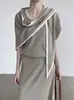 Conjunto de dos piezas Taochuan: top de punto de manga corta con bloques de color y cuello en U + chal, estilo elegante de otoño 26 YL103