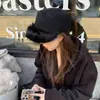 Chapéu de Cavaleiro com Aba de Pele Sintética de Designer Coreano de Nicho Chapéu Plano Retro de Alta Qualidade para Mulheres Chapéu de Boina Outono e Inverno