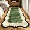 Tapete de cabeceira de borda ondulada irregular em imitação de caxemira com estampa de desenho animado, macio e espesso para quarto