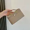 Bolsa Térmica Personalizada em Couro Genuíno para Mulheres Grande Capacidade Couro Bovino de Primeira Camada Bolsa Caixa para Deslocamento de Inverno Diagonal Bolsa para Celular Processamento