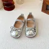 Nuevos Zapatos de Cuero para Niñas de Primavera y Otoño Zapatos de Princesa Infantiles de Punta Redonda Zapatos de Abuela para Niñas Pequeñas Plata Suela Suave Zapatos para Bebés