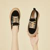 Zapatillas blancas retro de suela gruesa estilo coreano con cordones para otoño, nuevas zapatillas deportivas informales de cuero esmerilado para mujer con aumento de altura.