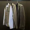 Sala de Modelos de Ropa Suave para Hombres Vestuario Estilo Italiano Sencillo Chaqueta de Traje para Hombres Exhibición de Accesorios Armario Decoración