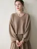 Outono e Inverno Novo Suéter de Caxemira Feminino Solto Cor Pura Top Tricotado Suéter Decote V Comprimento Médio Camisa para Usar por Baixo