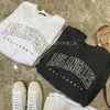 Moletom de Lã com Gola Redonda Estilo Coreano Outono e Inverno para Mulheres, Novo Design Solto com Estampa de Letras, Peça Superior Grossa Versátil com Forro de Lã