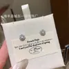 Venta al por mayor del fabricante: Pendientes de Jade Azul Girasol Natural Raro de Xiaohongshu con Incrustaciones de Plata S925, Diseño Fresco y Sencillo