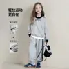 Conjunto Tutu Elefantito Niños y Niñas 2026 Principios de Otoño Nuevo Sudadera Bordada Cuello Redondo Pantalón Casual Falda Corta Conjunto de Tres Piezas