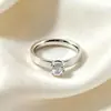 Nuevo producto transfronterizo: Anillo de acero inoxidable con incrustaciones de circonita de lujo, elegante anillo de diamante de nicho para pareja, joyería europea y americana de Amazon