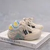 Zapatos para Niños Primavera y Otoño 2026 Modelo Nuevo Zapatos Deportivos Antideslizantes para Niños Niños Grandes Correr Suela Blanda Zapatos de Papá Zapatos de Moda para Niños
