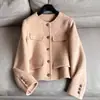 2026 Nuevo Modelo Mezcla de Lana Cuello Redondo Estilo Corto Juvenil Abrigo de Lana Doble Cara Wholesale B2AD25079