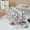 Bolsa de Maquillaje Vertical con Estampado de Oso Estilo Ins, Bolsa Almohada Portátil de Gran Capacidad para Viajes, Bolsa de Almacenamiento para Cosméticos